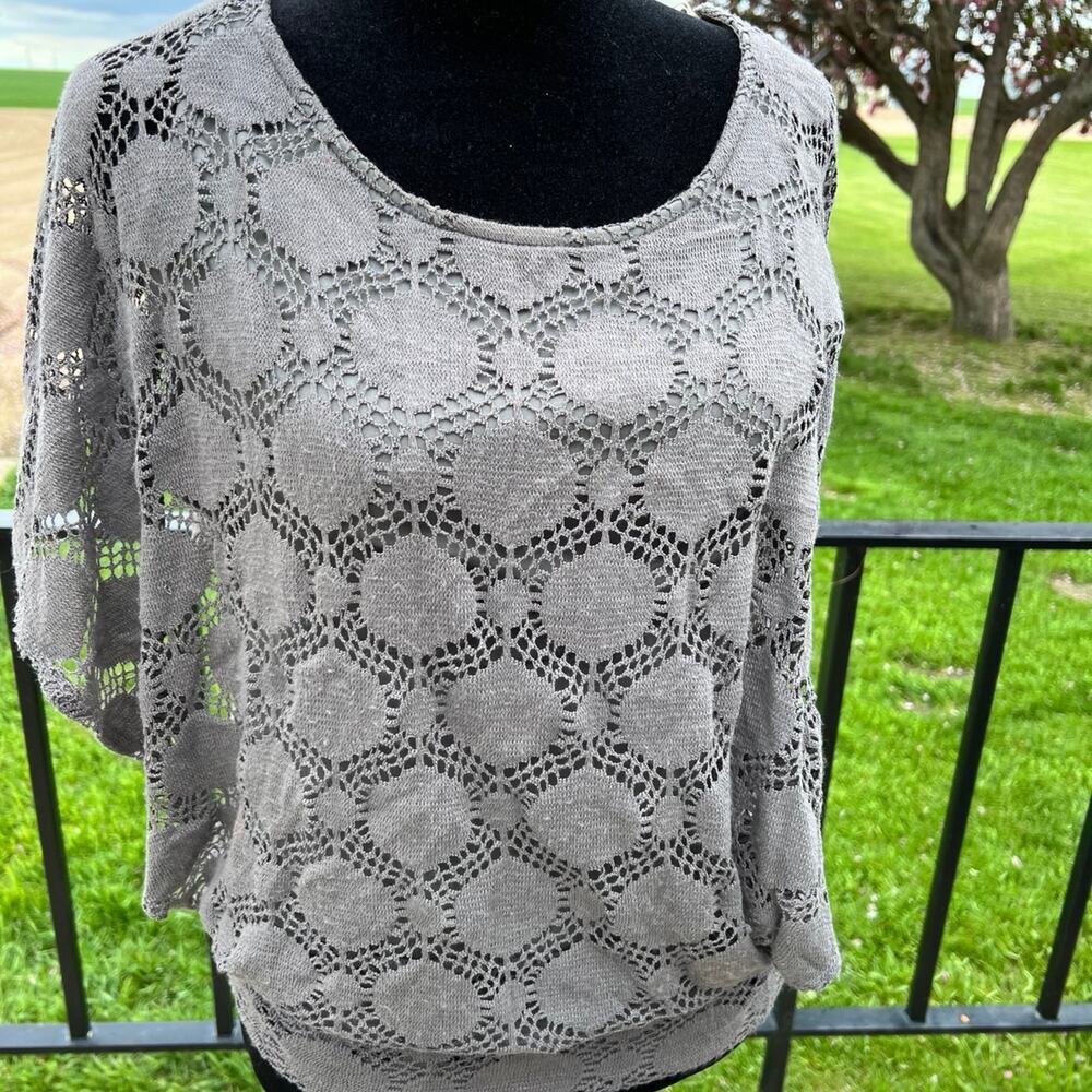 YETTS women's size M gray top